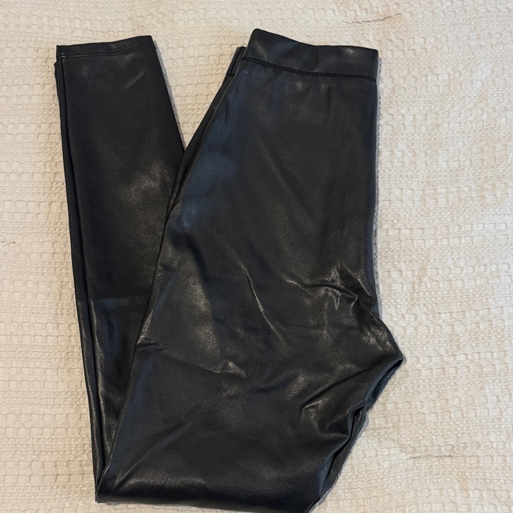 🆕Express Black Faux Leather Leggings. XS. NWOT!!💥 - Picture 3 of 4